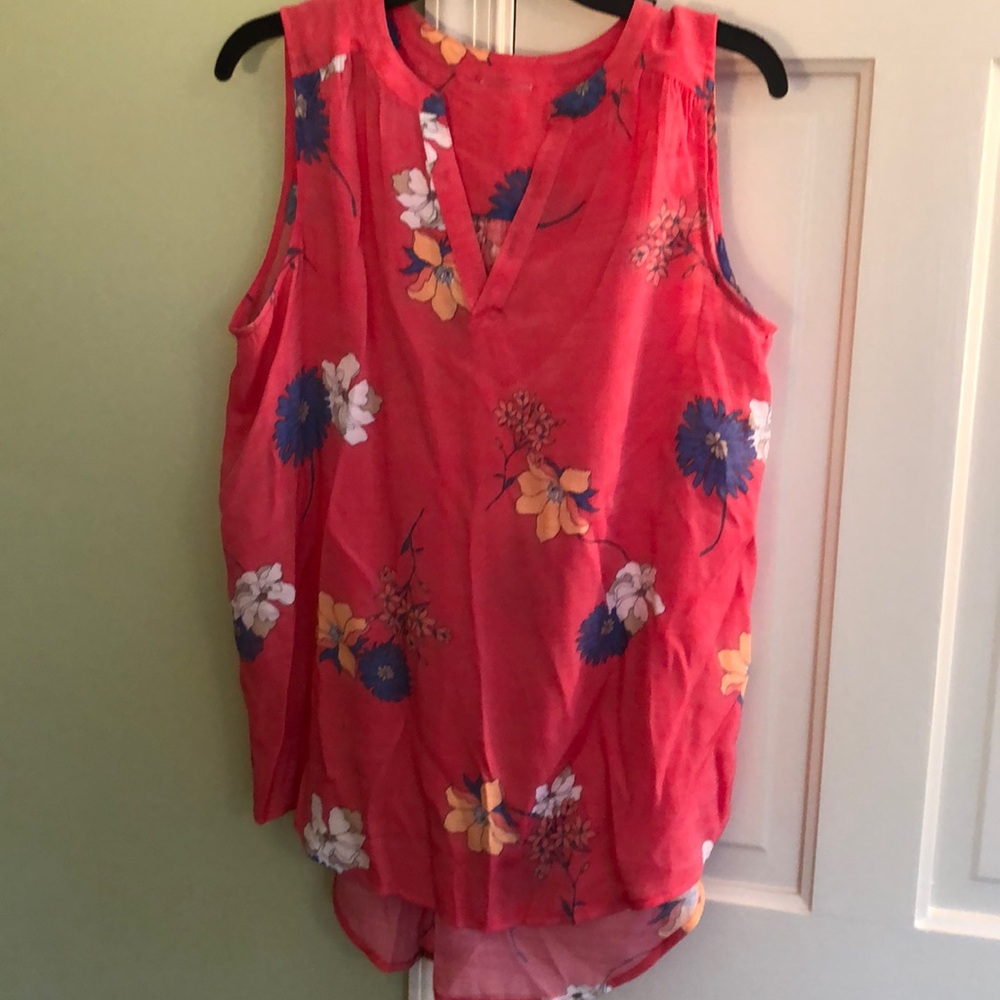 Floral summer sleeveless top